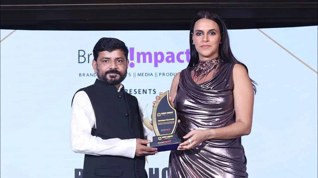 Best Astrologer Awarded by Celebrity Neha Dhubia